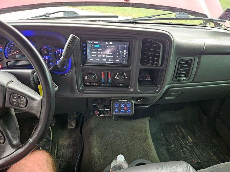 2005-chevrolet-silverado-image-46