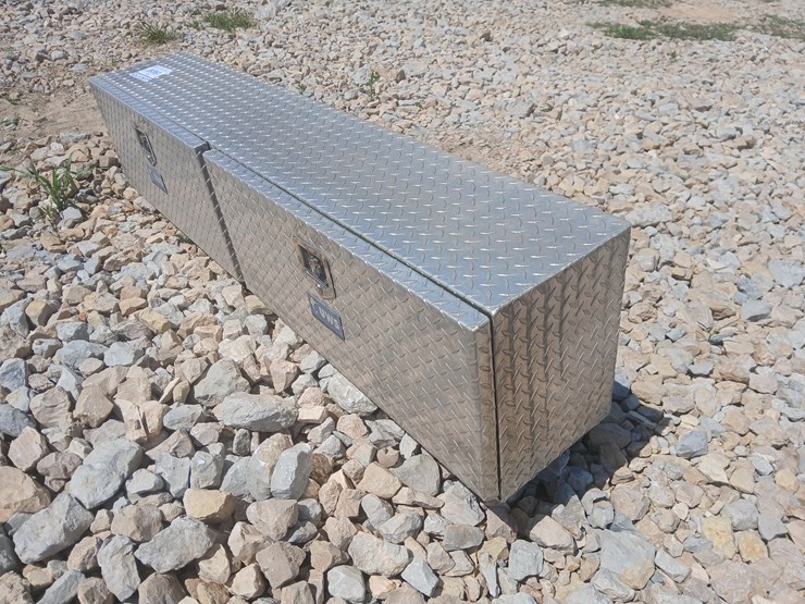 #18858-•-diamond-plate-tool-box-image-2