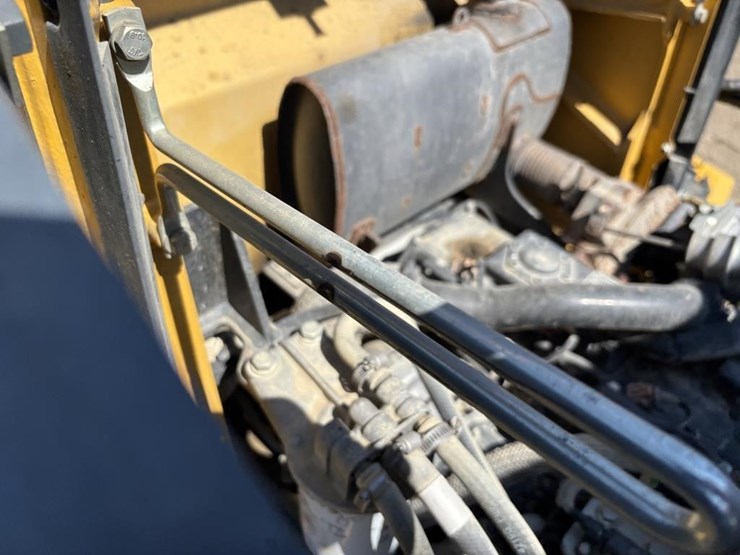 2020-deere-310l-ep-image-65