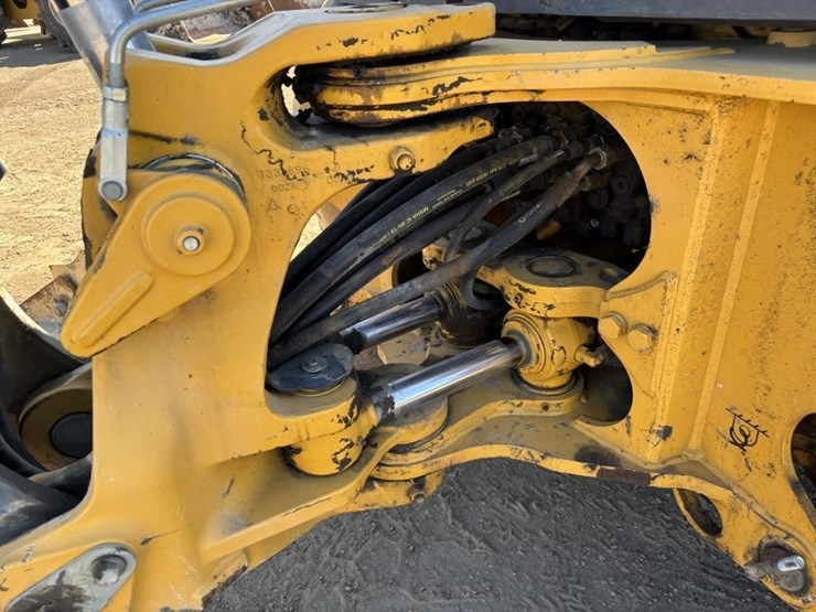 2020-deere-410l-image-24