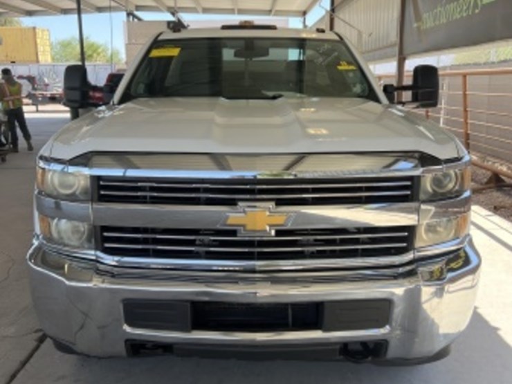 2015-chevrolet-silverado-3500hd-image-3