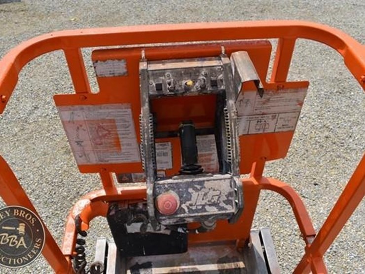 2014-jlg-1930es-image-14