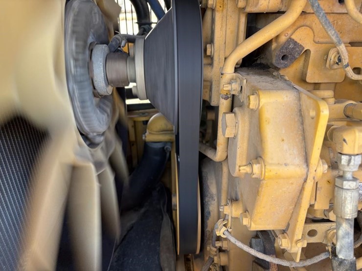 2014-deere-210k-image-54
