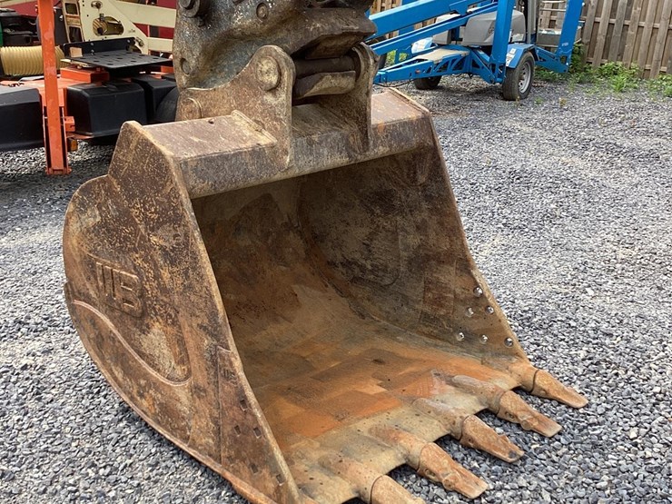 2014-komatsu-pc210-lc-10-image-11