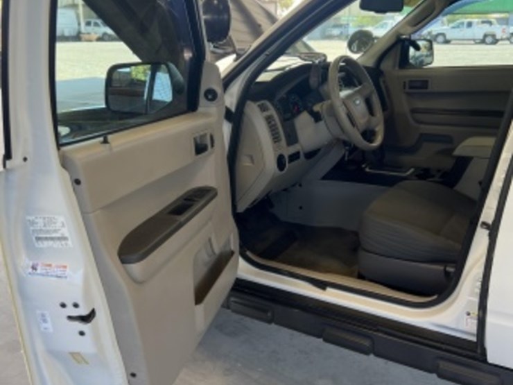2012-ford-escape-xls-image-21