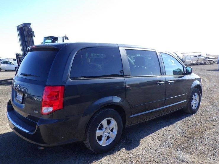 2012-dodge-grand-caravan-image-3