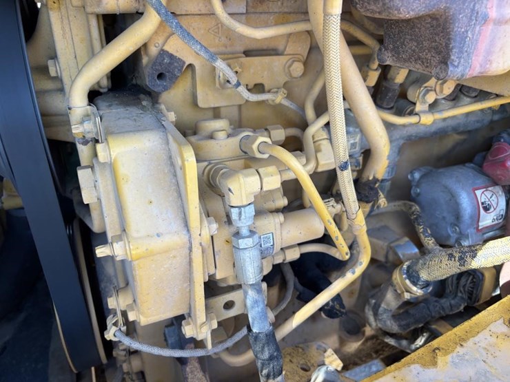 2014-deere-210k-image-57
