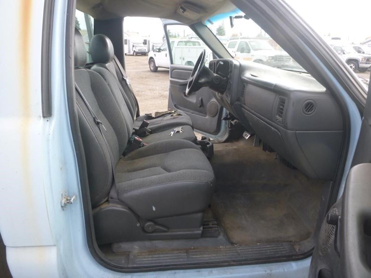 2004-gmc-2500-image-10