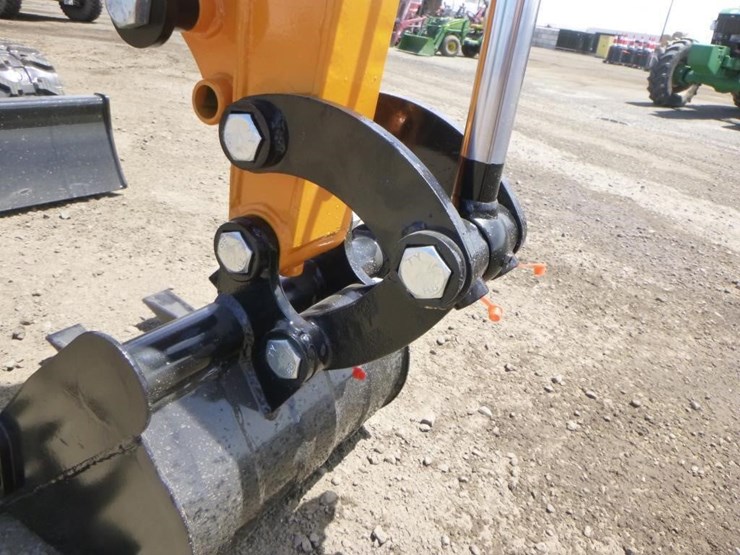 2025-vicsec-vc15j-hydraulic-excavator-image-11