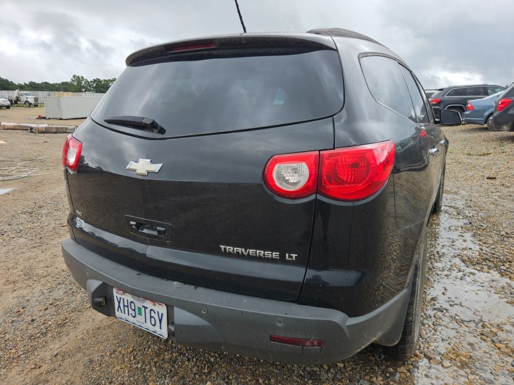 2011-chevrolet-traverse-image-8