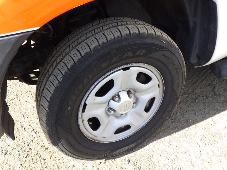 2013-toyota-tacoma-image-12