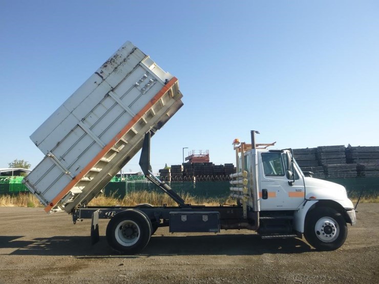 2004-international-durastar-4300-image-10