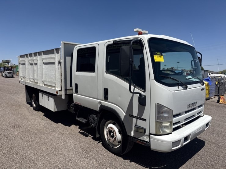 2009-isuzu-npr-image-4