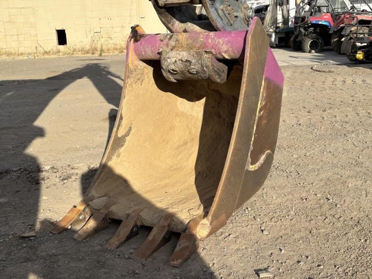 2020-deere-310l-ep-image-16
