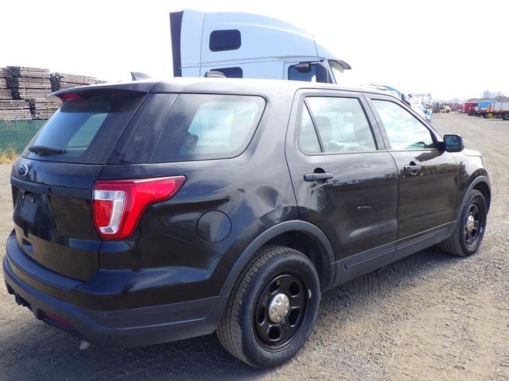 2018-ford-explorer-image-3