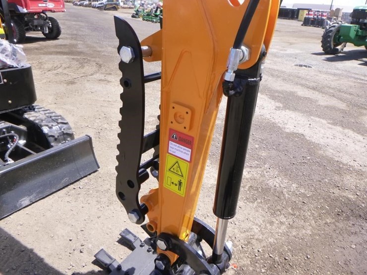 2025-vicsec-vc15j-hydraulic-excavator-image-12