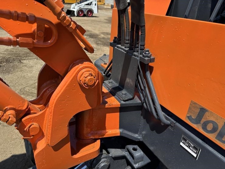 takeuchi-tb2507-hydraulic-excavator-image-16