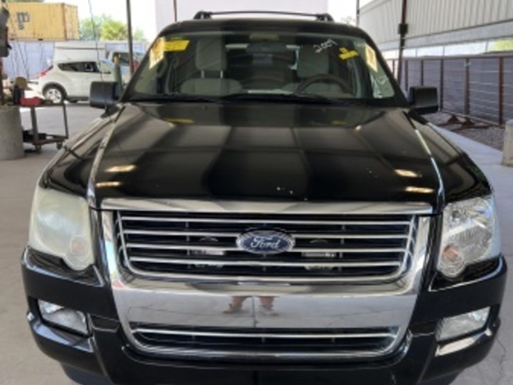 2009-ford-explorer-xlt-image-3