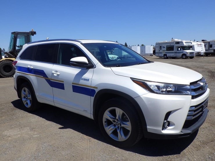 2017-toyota-highlander-image-2