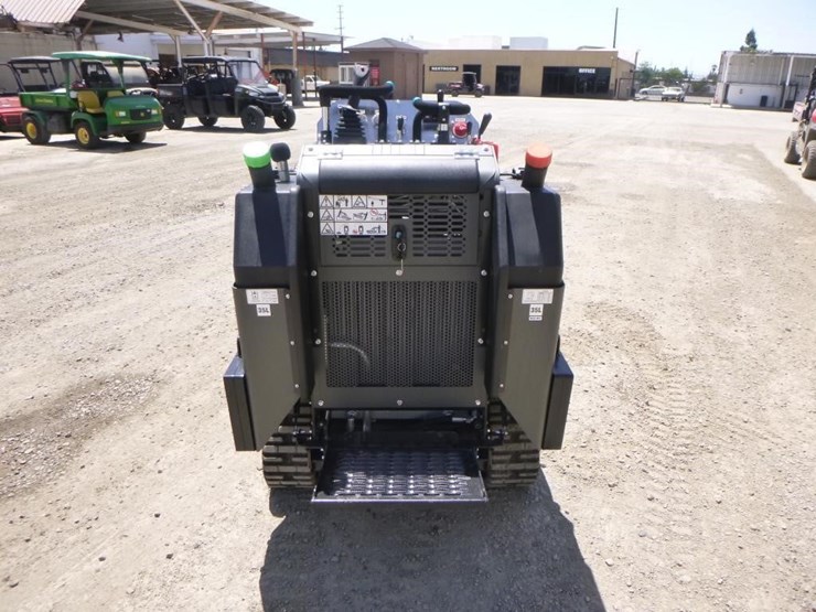 2024-kubota-d1703-image-8