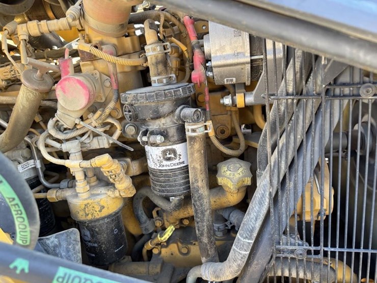 2020-deere-410l-image-55