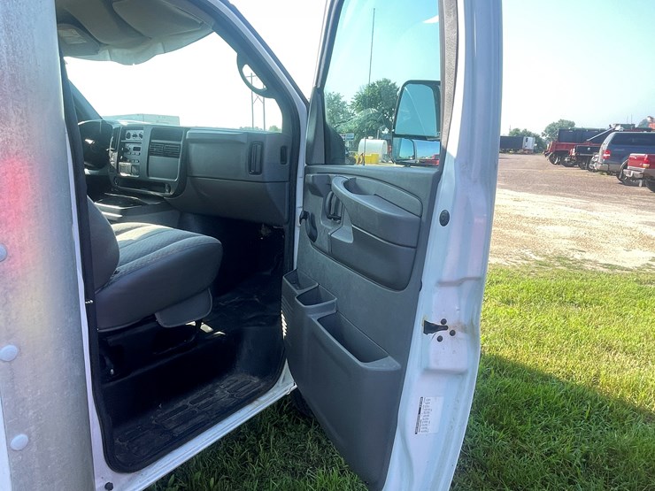 2005-chevrolet-3500-image-50