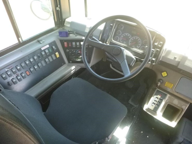 2006-freightliner-fs65-image-10