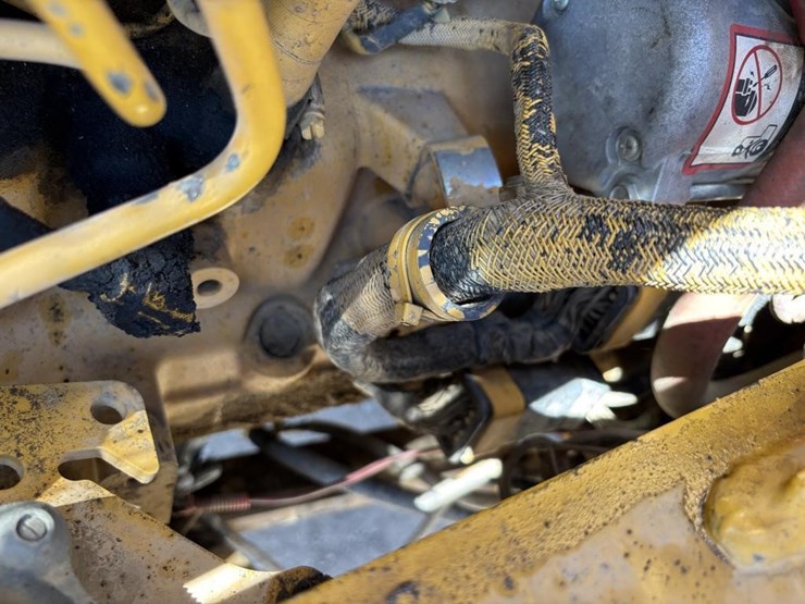 2014-deere-210k-image-59