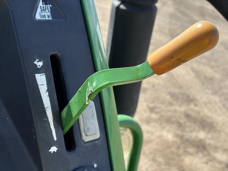 2016-john-deere-5055e-image-24