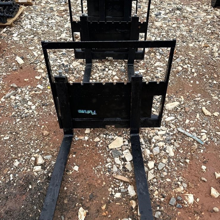 FUTURE MINI SKID STEER FORK ATTACHMENT