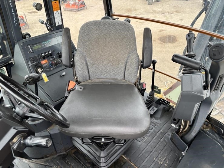 2019-deere-310l-ep-image-34