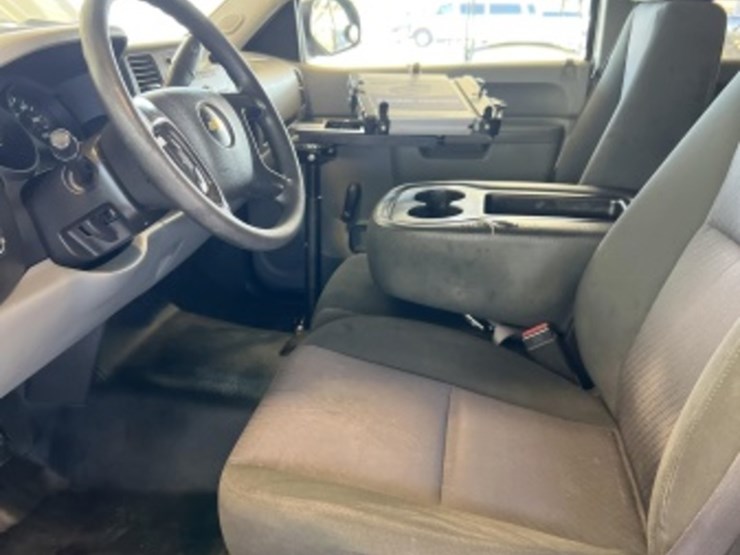 2013-chevrolet-silverado-1500-image-19