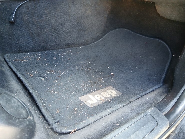 2011-jeep-grand-cherokee-image-20