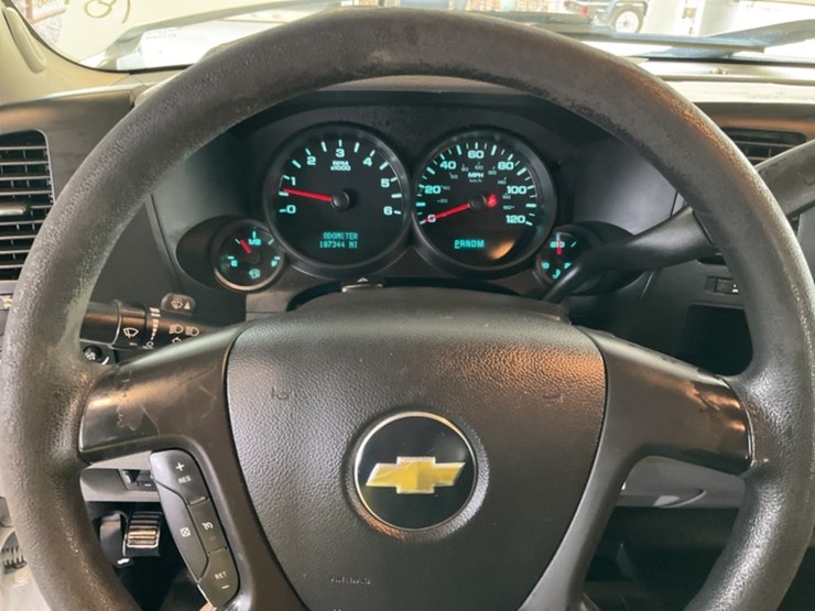 2011-chevrolet-silverado-1500-image-16