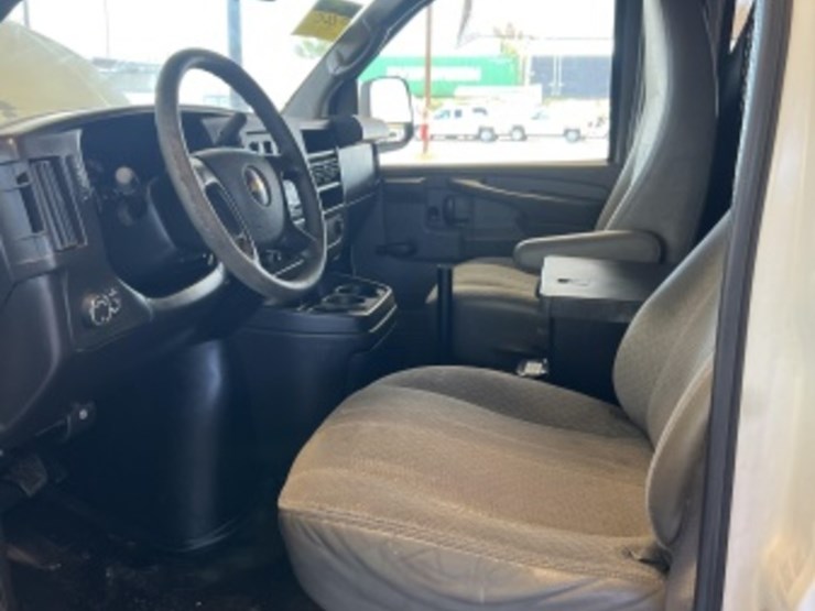 2012-chevrolet-express-1500-image-25