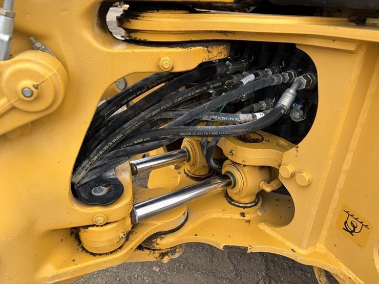 2019-deere-310l-ep-image-24
