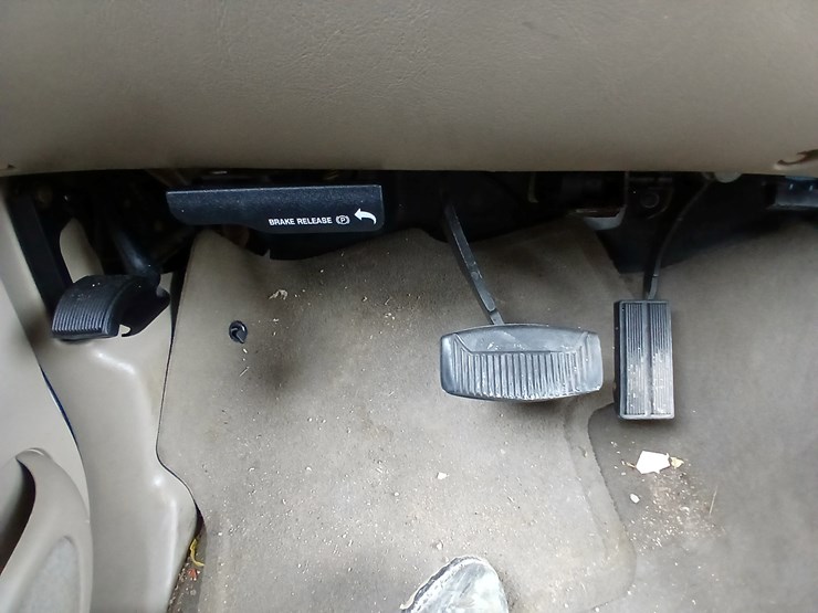 2005-ford-excursion-image-29