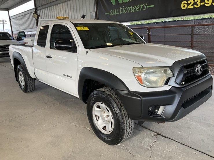 2014-toyota-tacoma-image-2