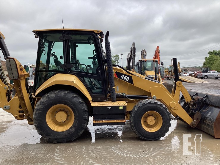 2019-caterpillar-440-image-5