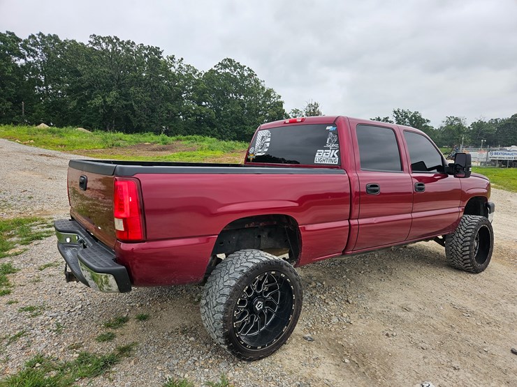 2005-chevrolet-silverado-image-17