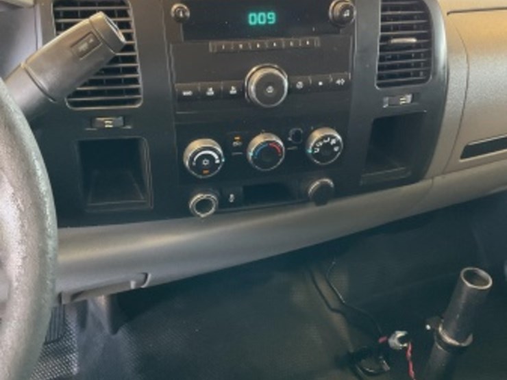 2013-chevrolet-silverado-1500-image-19
