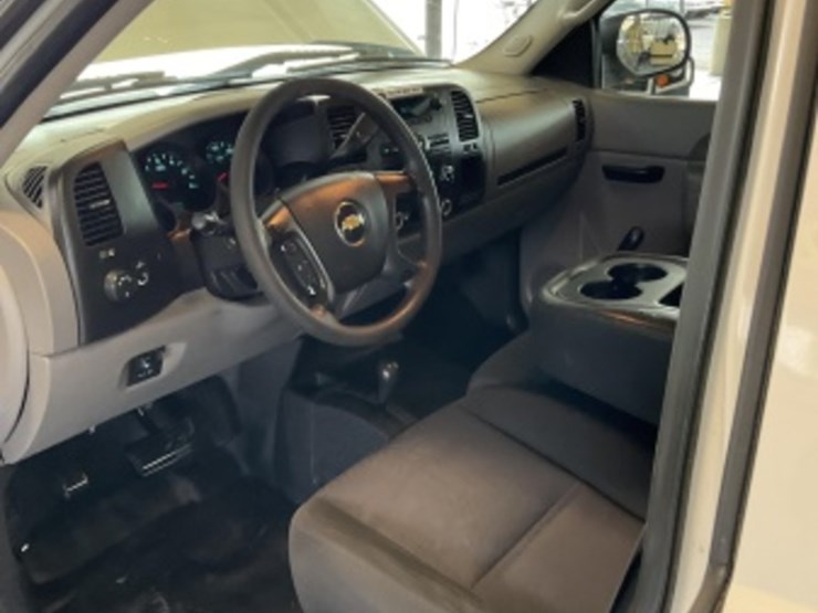 2011-chevrolet-silverado-1500-image-22