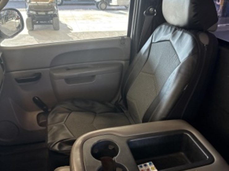 2011-chevrolet-silverado-1500-image-24