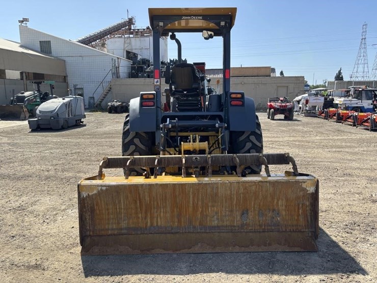 2019-deere-210l-image-8
