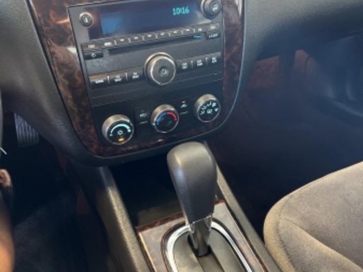 2015-chevrolet-impala-sdn-image-17