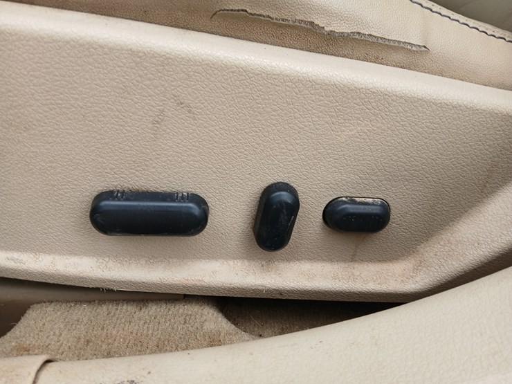 #20656-•-2012-ford-fusion-passenger-car-image-24