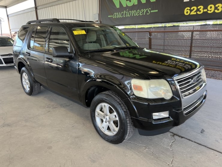 2009-ford-explorer-xlt-image-2