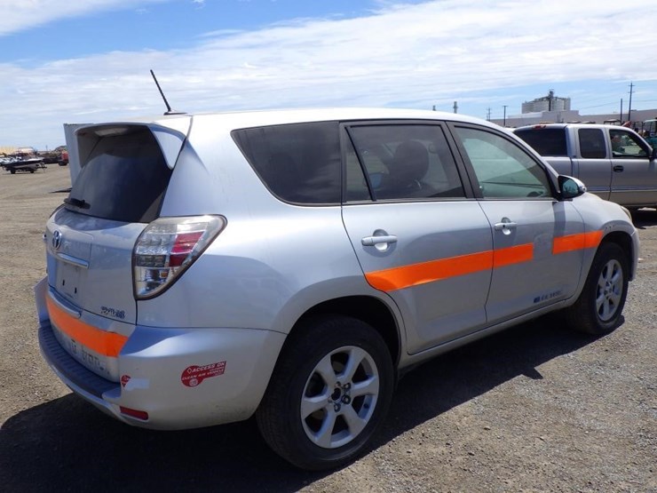 2014-toyota-rav4-image-3