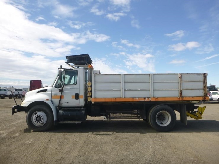 2004-international-durastar-4300-image-5