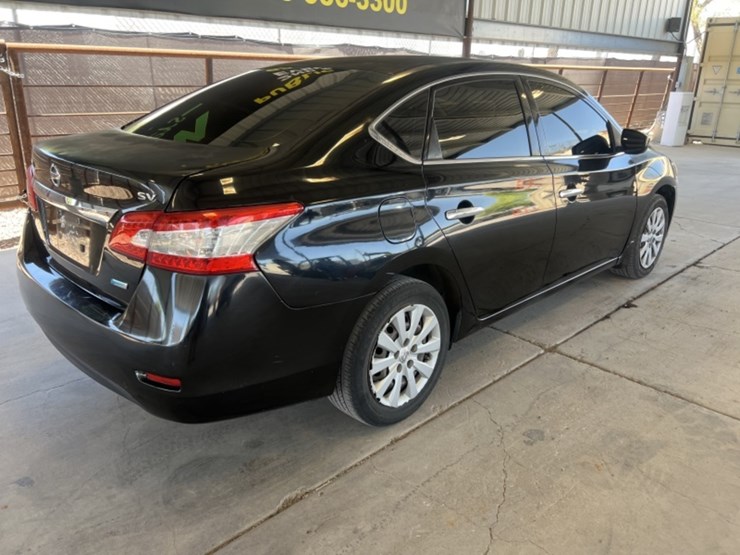 2014-nissan-sentra-sc-sdn-image-7